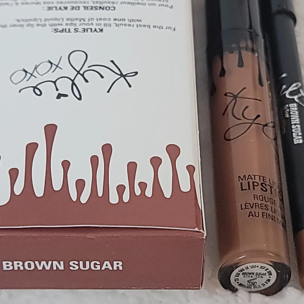 *BNIB* Kylie Cosmetics Matte Liquid Lipstick Kit in shade Brown Sugar - Picture 3 of 3